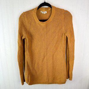 Akini mustard sweater size small zipper detail on‎ hem